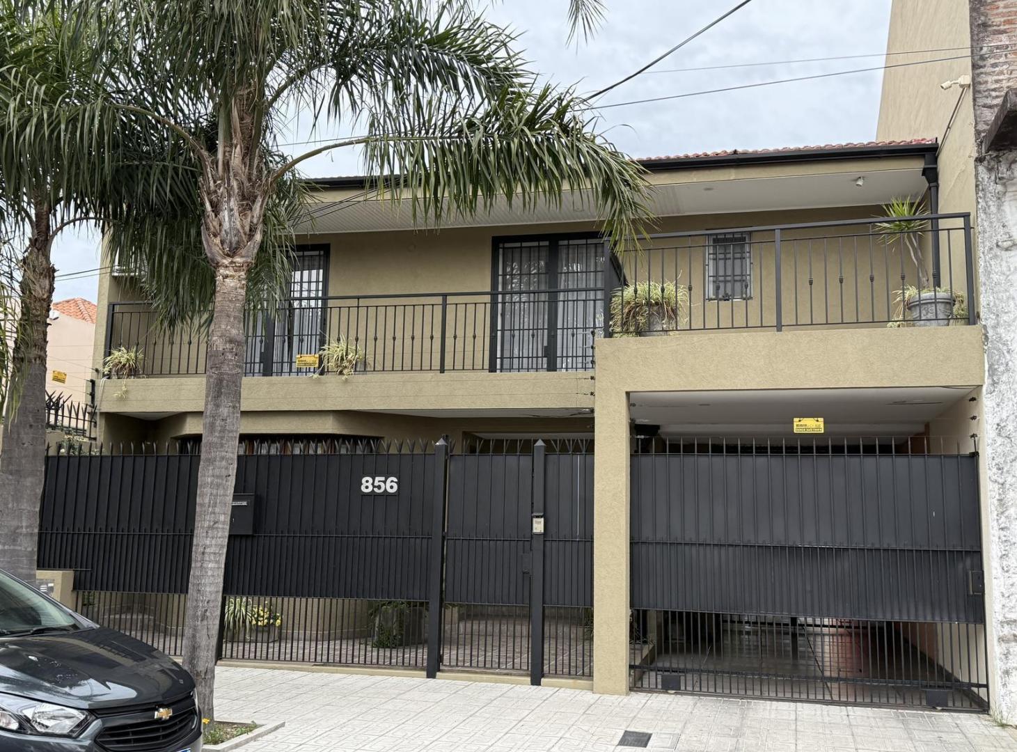 Casa en venta, 4 dormitorios en S.Isi.-Vias/Rolon, con parrilla