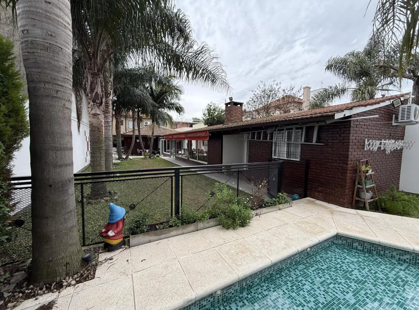 Casa en venta, 4 dormitorios en S.Isi.-Vias/Rolon, con parrilla 8