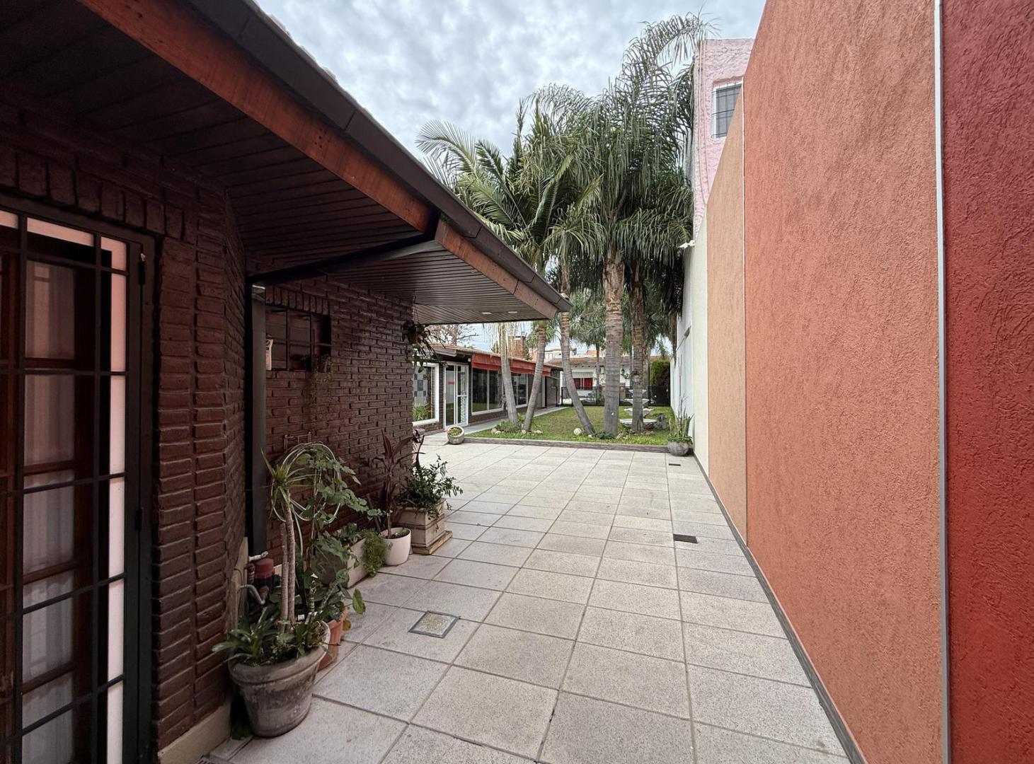 Foto de Casa en venta, 4 dormitorios en S.Isi.-Vias/Rolon, con parrilla, imagen 3