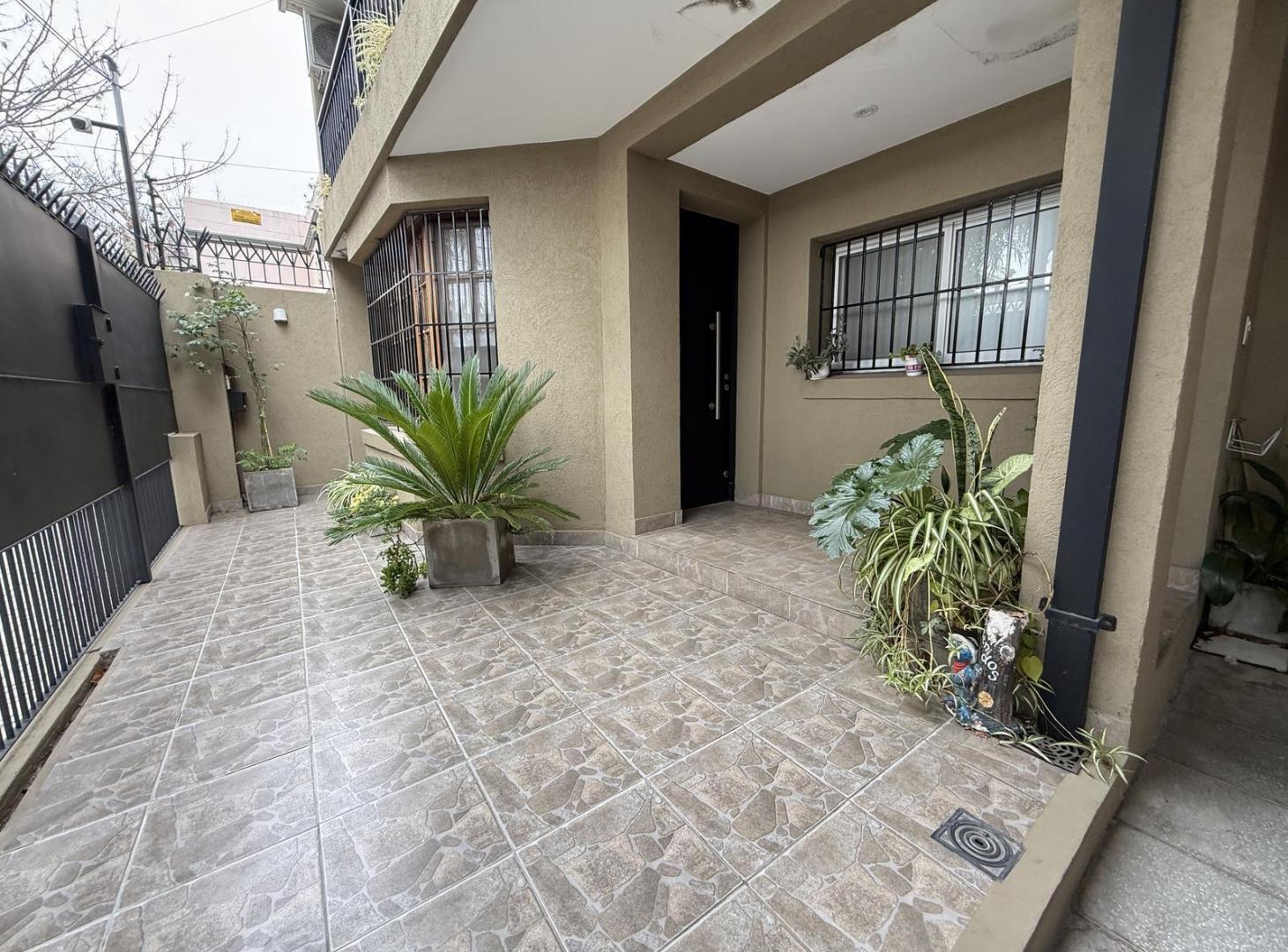 Foto de Casa en venta, 4 dormitorios en S.Isi.-Vias/Rolon, con parrilla, imagen 2