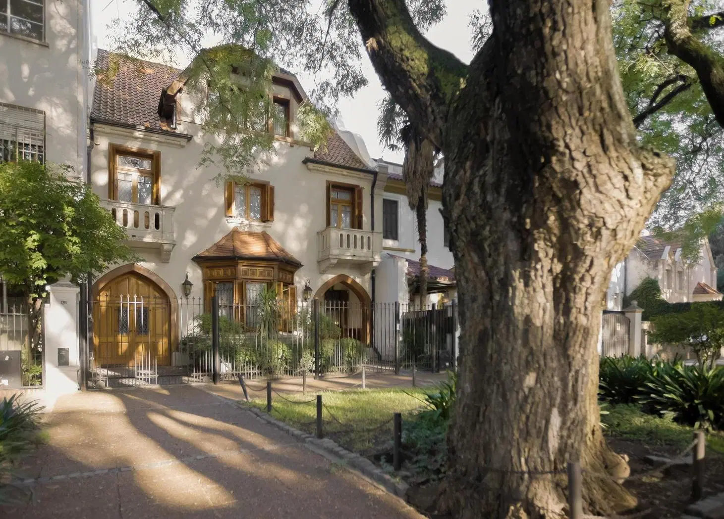 Venta de exclusiva residencia Art Nouveau de 4 dormitorios en Av. Melián- Belgrano R 8