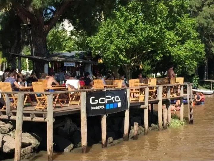 Venta Complejo sobre Río San Antonio con muelle, playa y restaurante 4