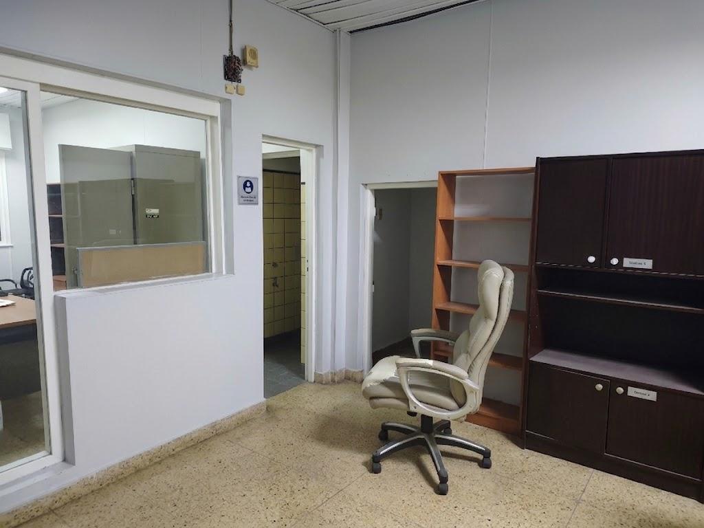 Foto de Depósito con oficinas en Coghlan 300m2 totales, imagen 2