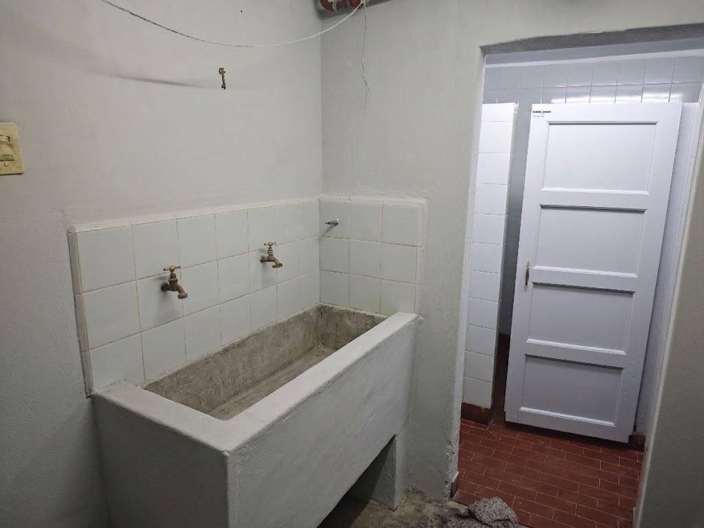 Foto de Depósito con oficinas en Coghlan 300m2 totales, imagen 5