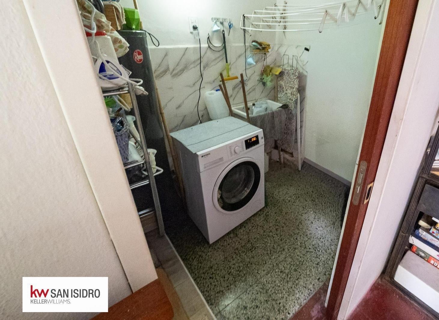 Foto de VENTA CASA EN OLIVOS EN 2 PLANTAS CON 4 DORM. , DEPENDENCIA, JARDÍN, imagen 3