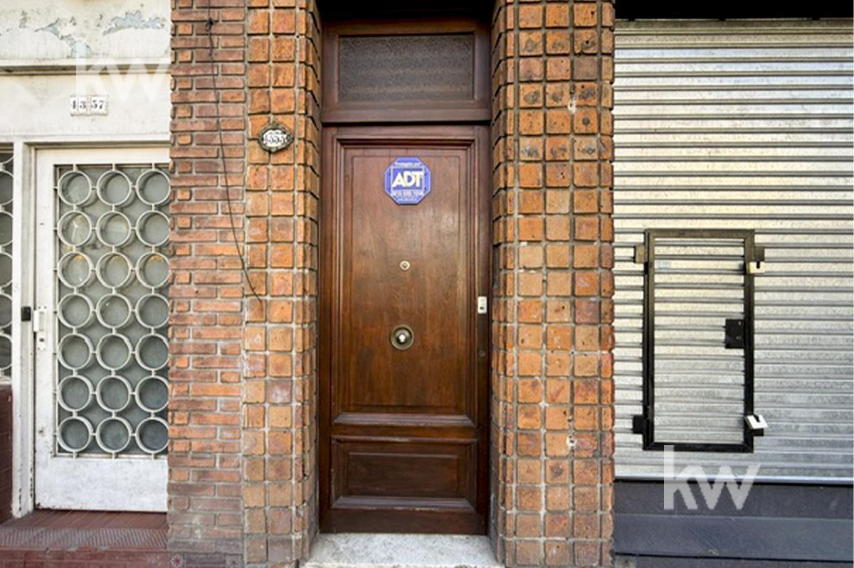 Foto de PH tipo casa, 1er y 2do piso por escalera, 4 ambientes más dependencia, imagen 1