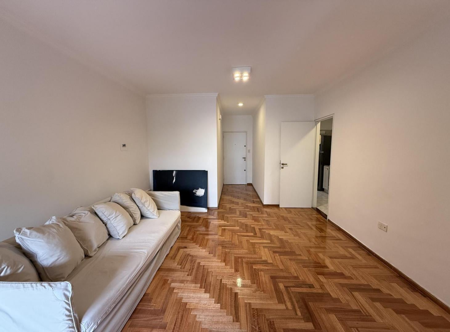 Foto de Alquiler de Departamento de 2 ambientes con balcón y cochera en Recoleta, imagen 1