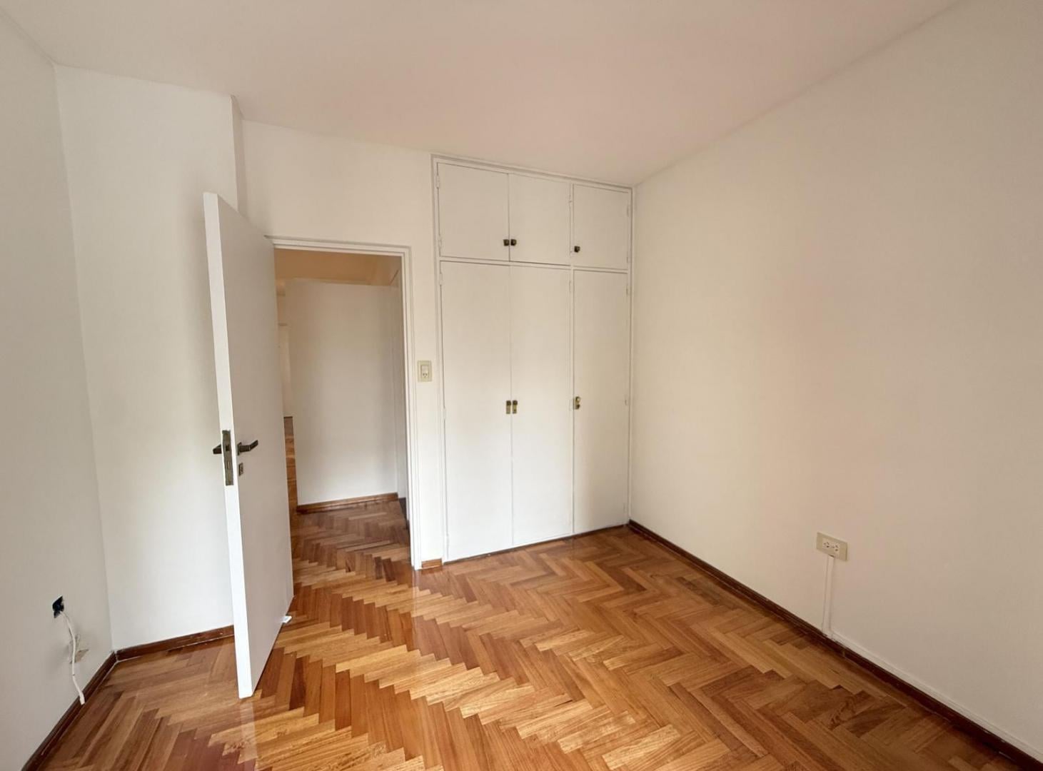 Foto de Alquiler de Departamento de 2 ambientes con balcón y cochera en Recoleta, imagen 2