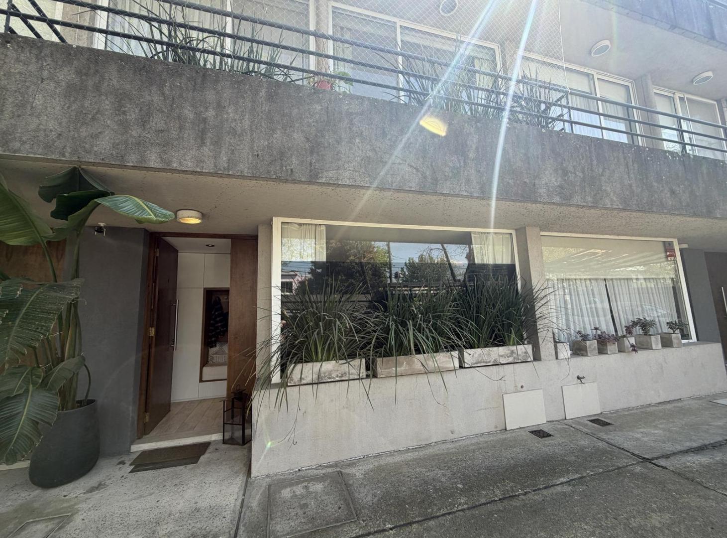 Foto de Departamento triplex A NUEVO 5 ambientes con jardin en venta, imagen 3