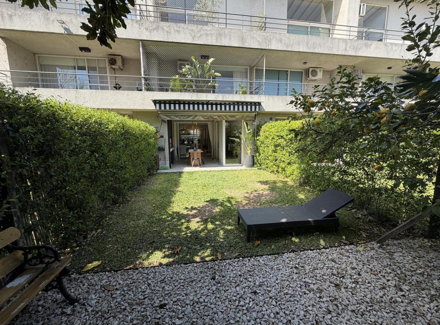 Foto de Departamento triplex A NUEVO 5 ambientes con jardin en venta, imagen 1