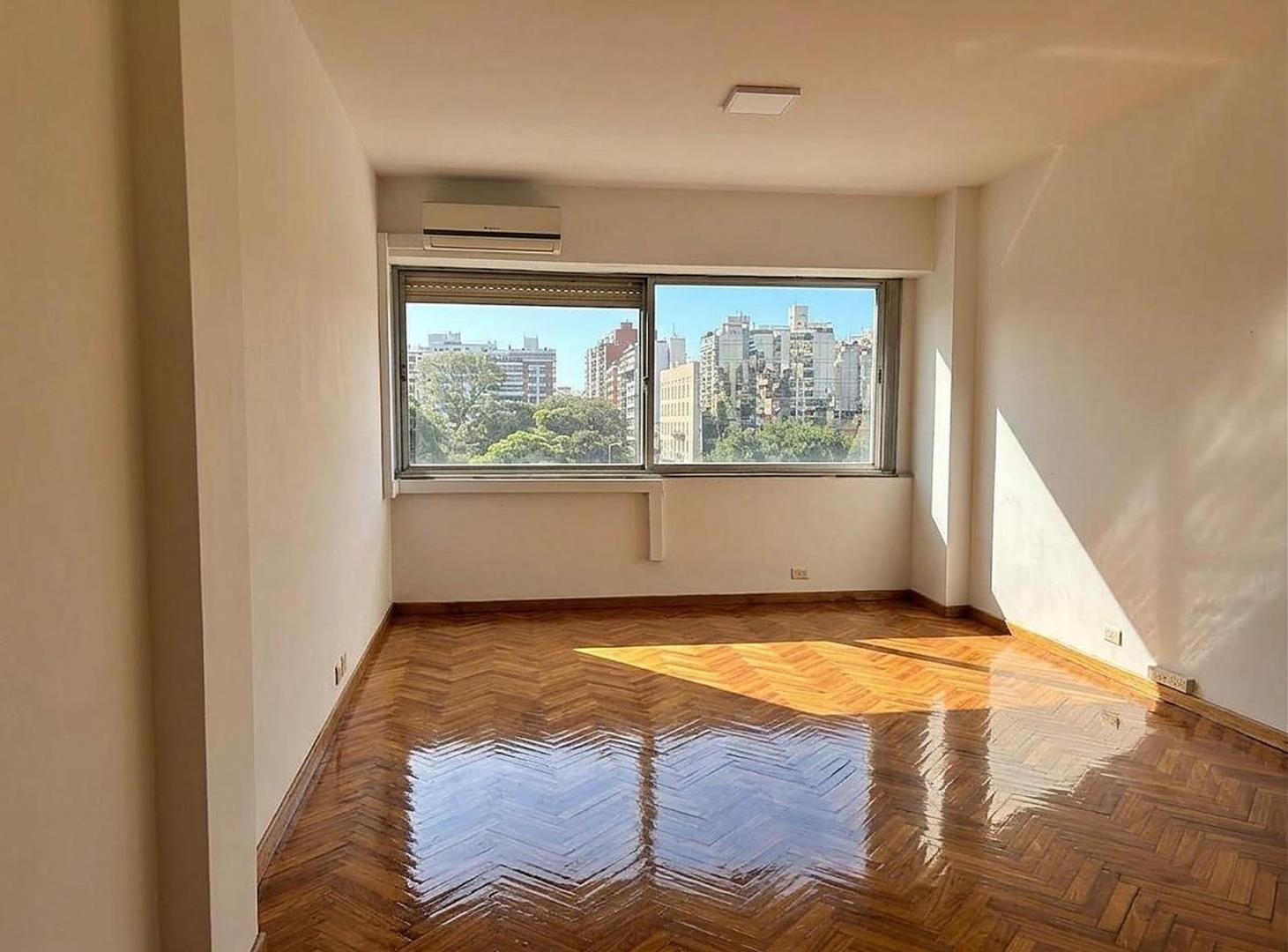 Foto de Monoambiente amplio y luminoso con vista abierta a Plaza Libertad \, imagen 1
