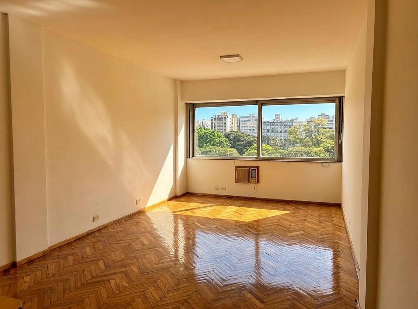 Foto de Monoambiente amplio y luminoso con vista abierta a Plaza Libertad, imagen 3