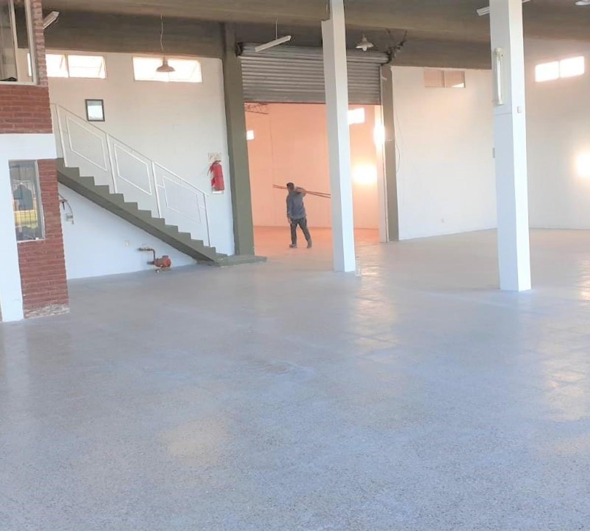 Local Comercial En El Ingreso A Mar De Ajó.