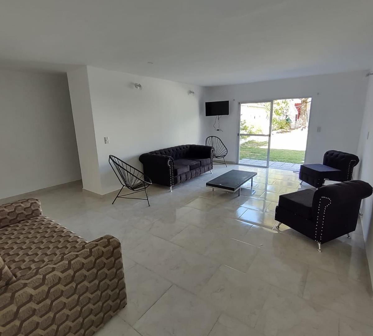 Enorme Propiedad: Casa + 2 Departamentos + Quincho 3