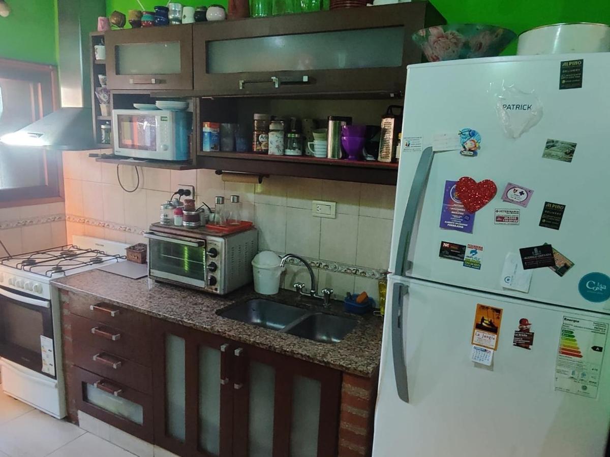 Amplia Casa con 4 Dorm. y Todos Los Servicios. 4