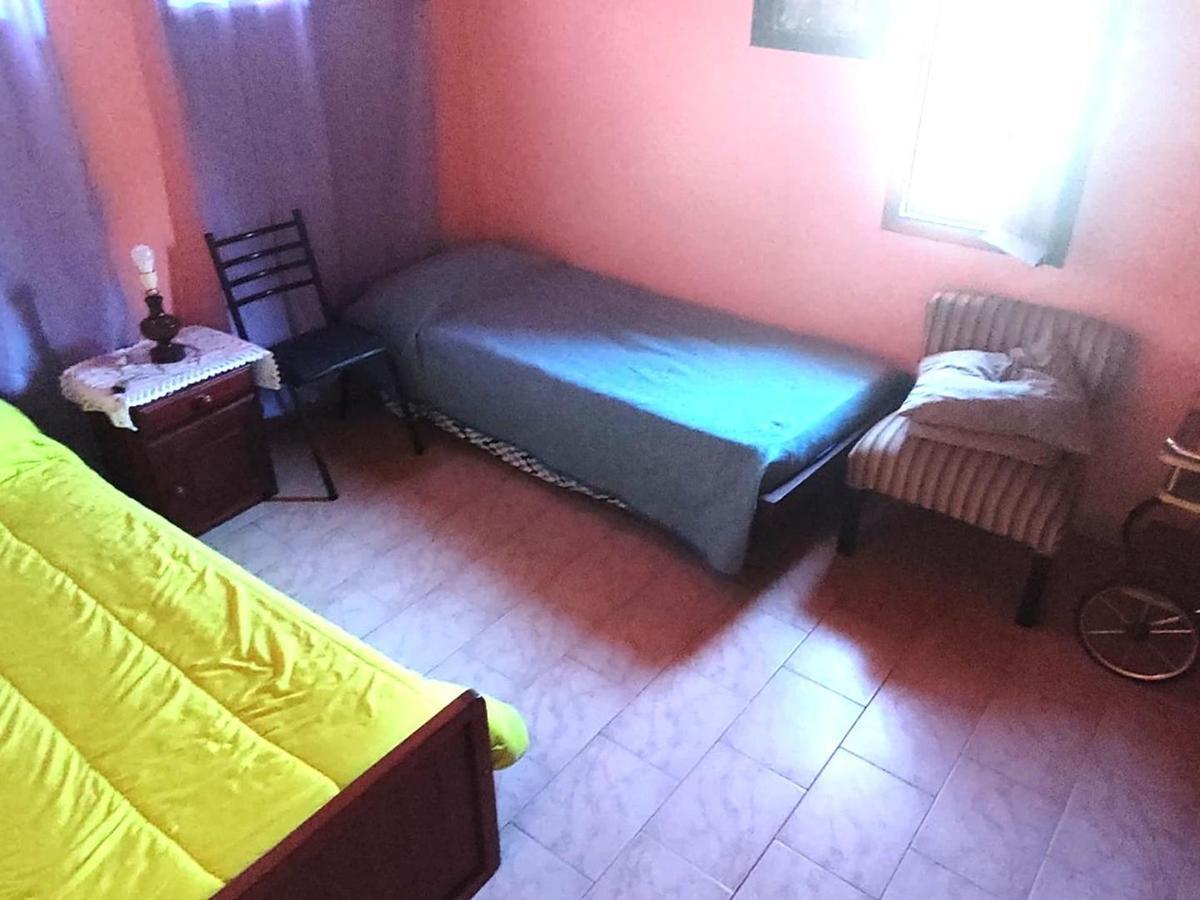 Amplia Casa con 4 Dorm. y Todos Los Servicios. 3