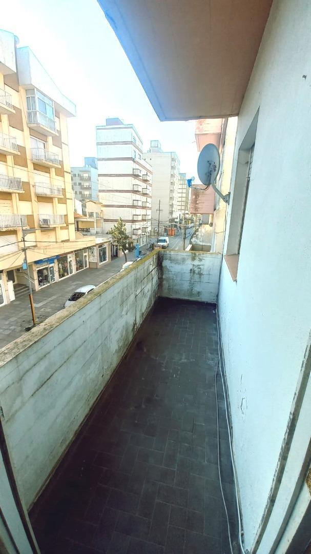 Departamento 2 Ambientes con Balcón Al Frente, Sobre Chiozza 3
