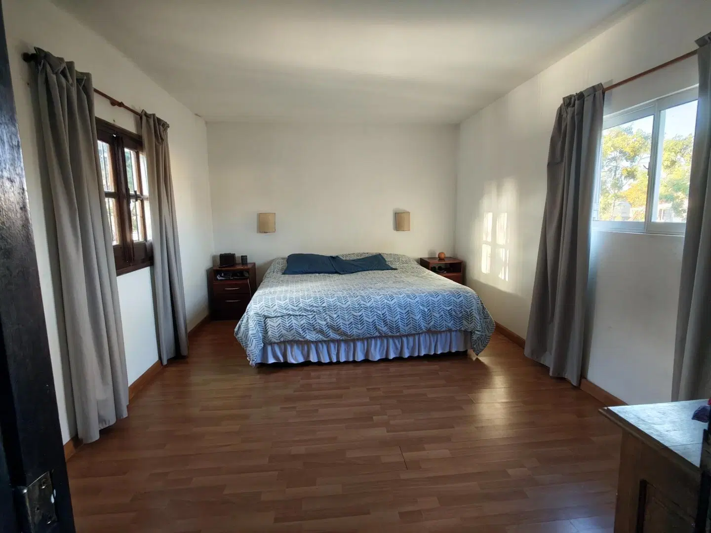 Excelente Casa Familiar de 2 Plantas con 4 dormitorios. 4