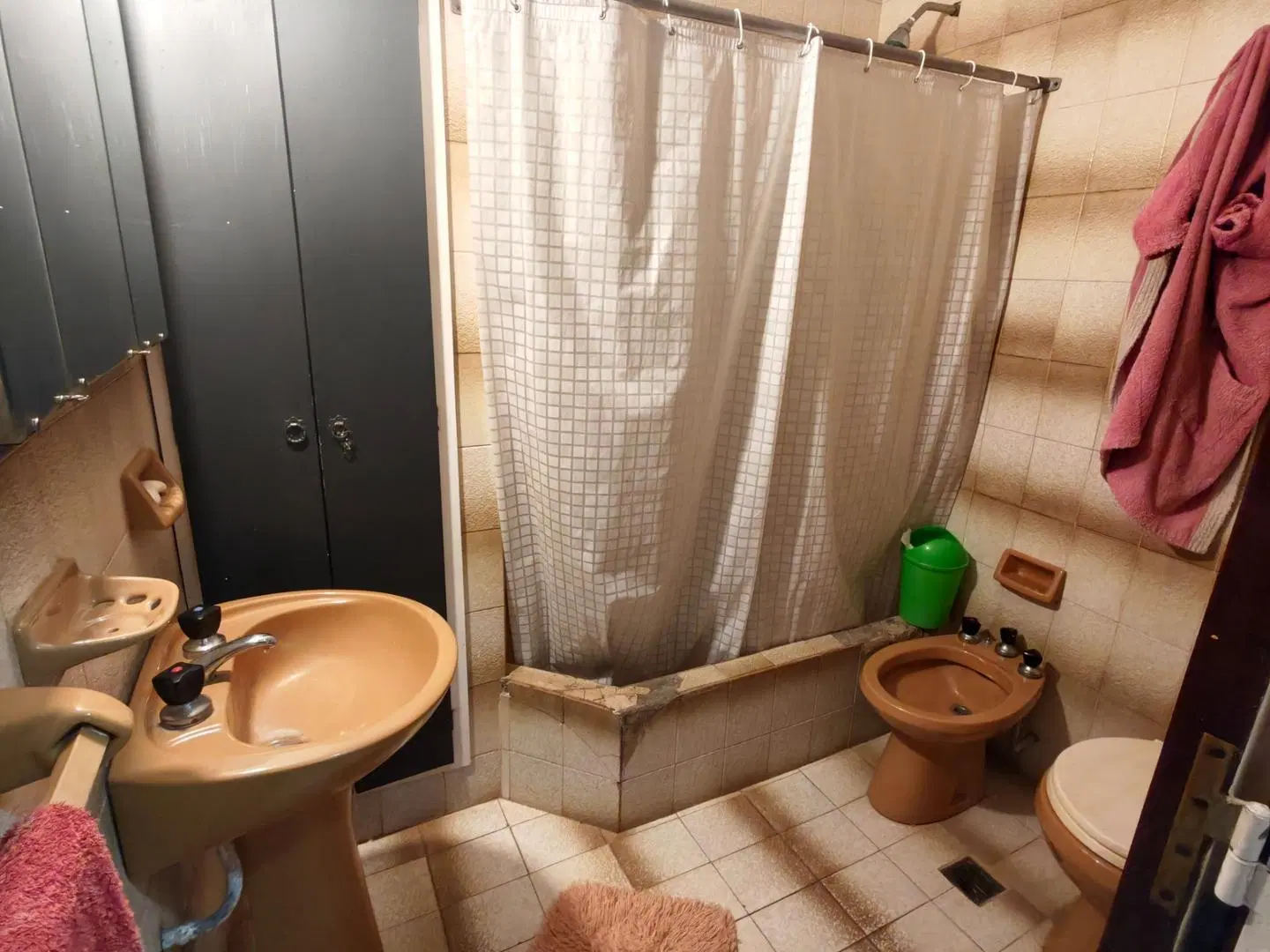 Amplio Lote de 600 m² con Chalet, Galpón y Gas Natural. 8