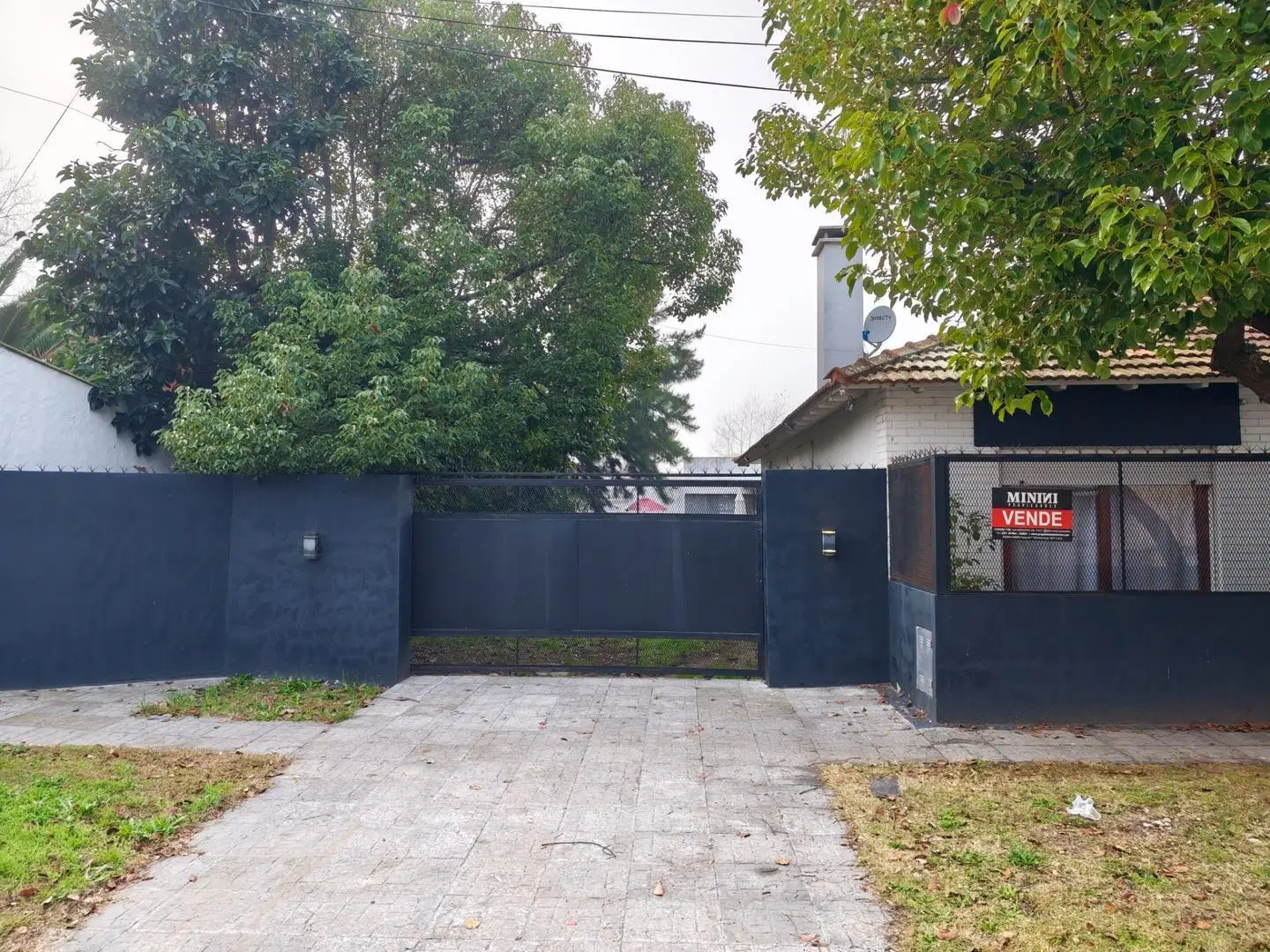 Amplio Lote de 600 m² con Chalet, Galpón y Gas Natural. 2