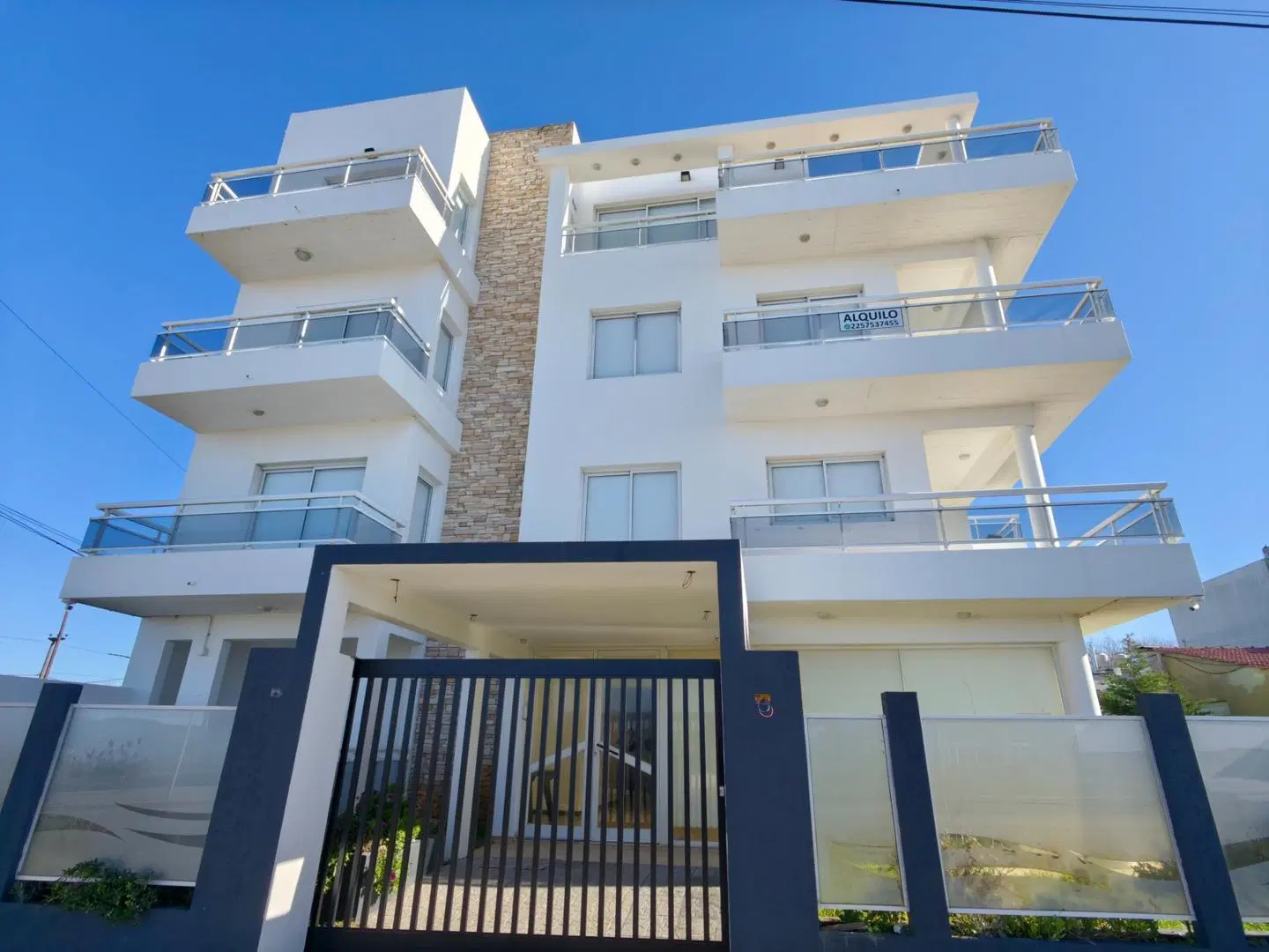 Moderno Apart Hotel en venta, frente al mar con gas natural. 2