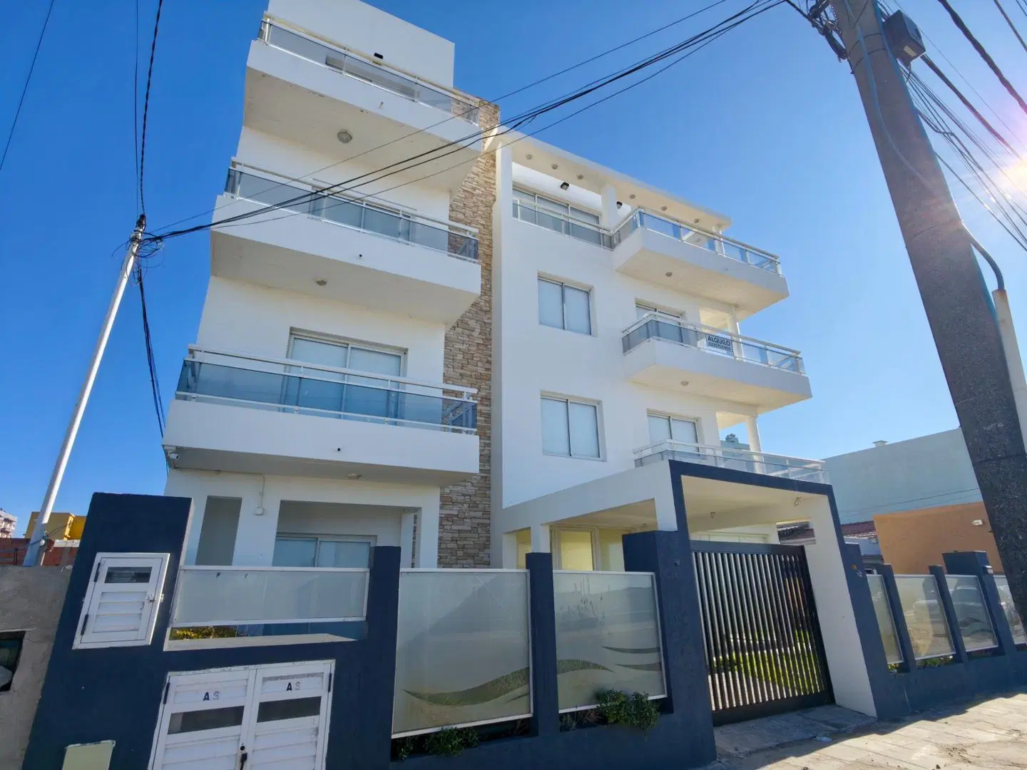 Moderno Apart Hotel en venta, frente al mar con gas natural. 3