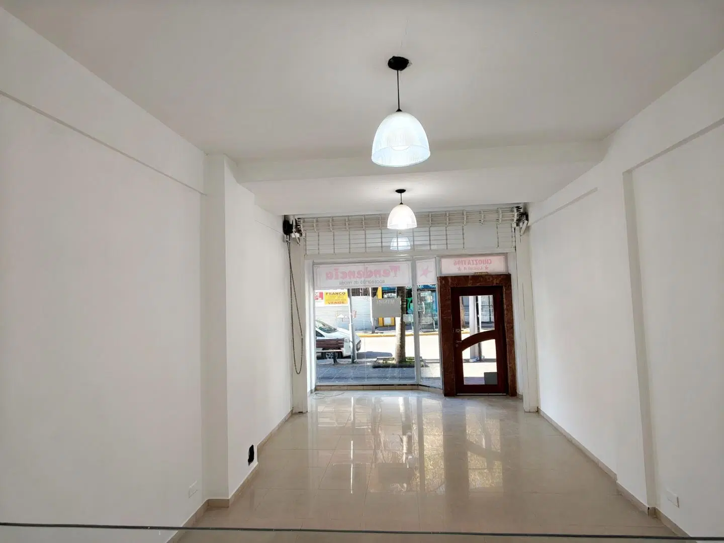 Alquiler Anual de Local comercial en pleno centro de Chiozza 2