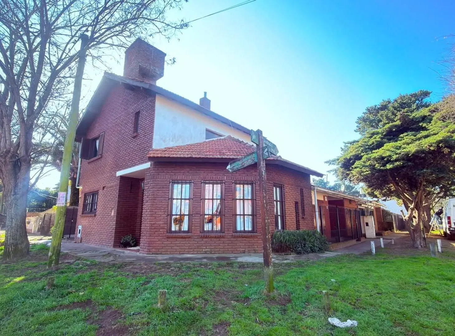 Casa en Esquina de 2 Dormitorios, Patio, Gas Natural, 97 m². 2
