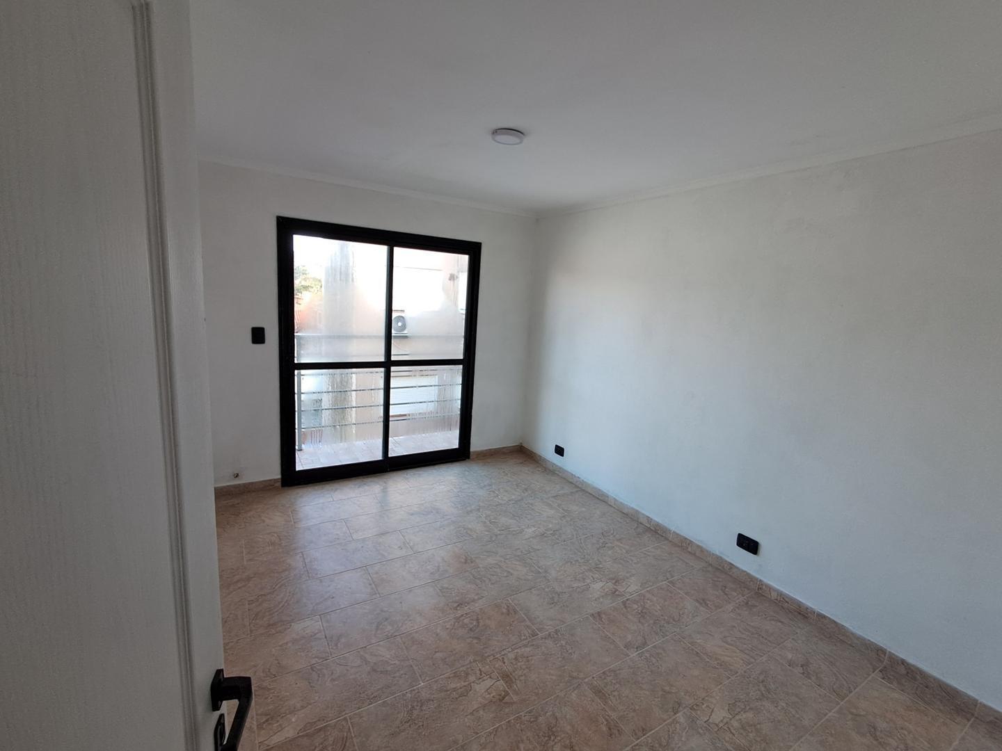 Foto de Departamento 3 Ambientes en Alquiler Anual a 100mts del mar., imagen 4