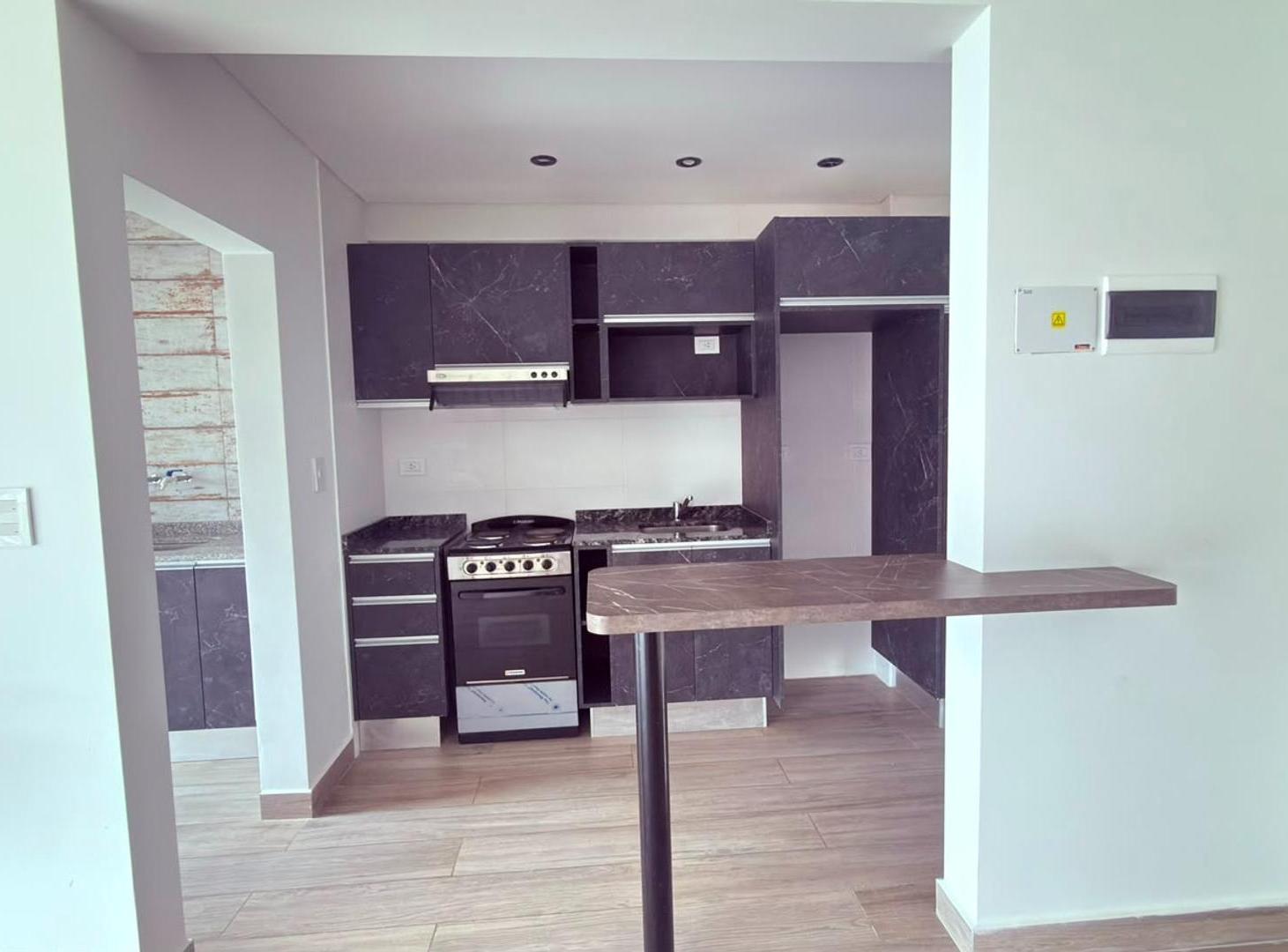 Foto de Departamento de 3 ambientes con cochera a 150mts del mar., imagen 4