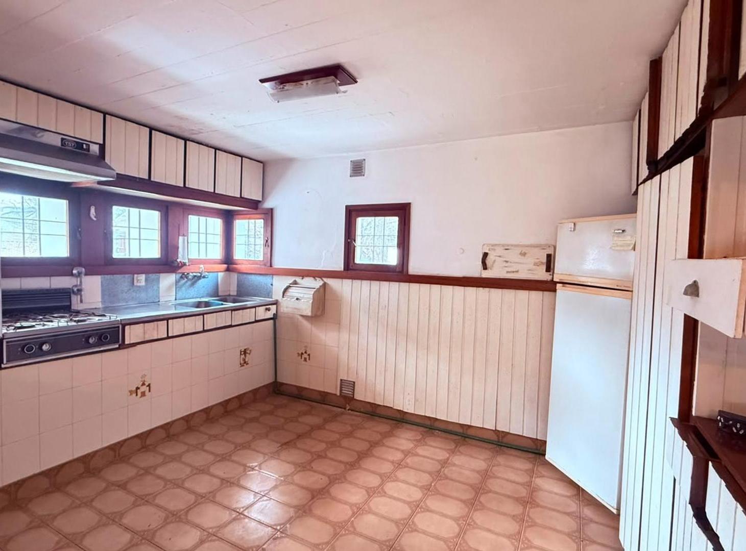 Foto de TRIPLEX CON 4 DORMITORIOS, PARRILLA, COHERA Y GAS NATURAL., imagen 4