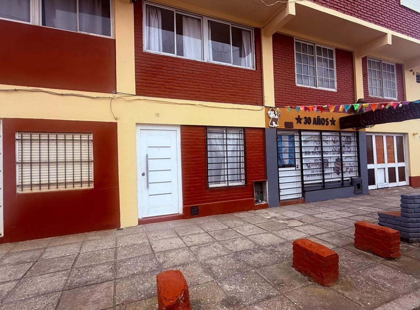 Foto de DEPARTAMENTO DE 2 AMBIENTES A 50 MTS DEL MAR, COMO NUEVO., imagen 2