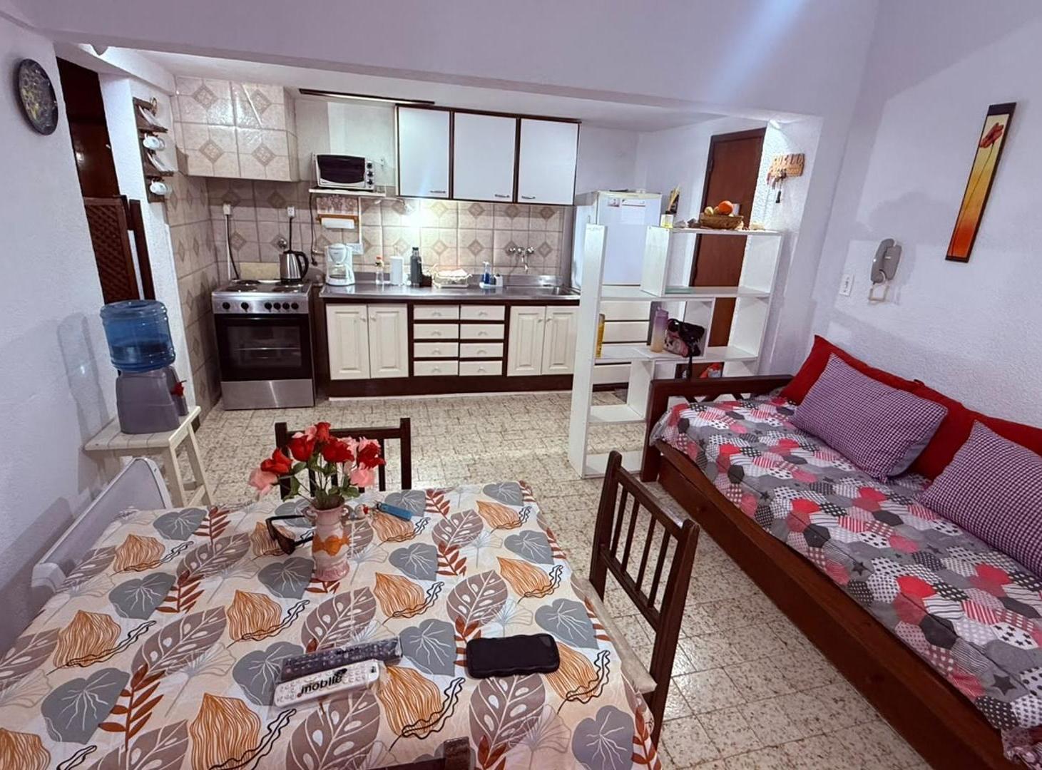 Foto de DEPARTAMENTO DOS AMBIENTES CON PATIO A 3 CUADRAS DEL MAR!, imagen 1
