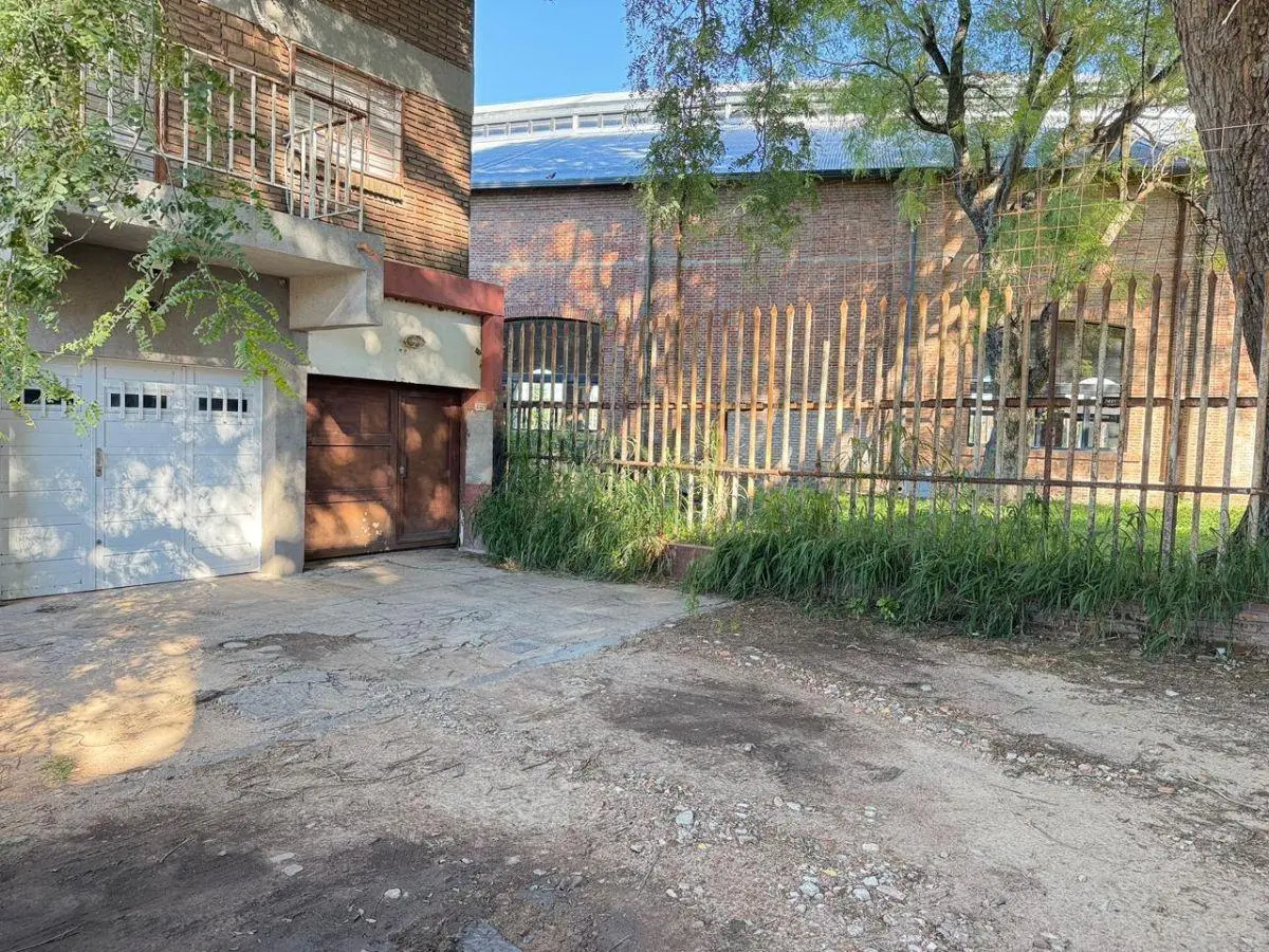 Galpón en alquiler – Múltiples usos 3