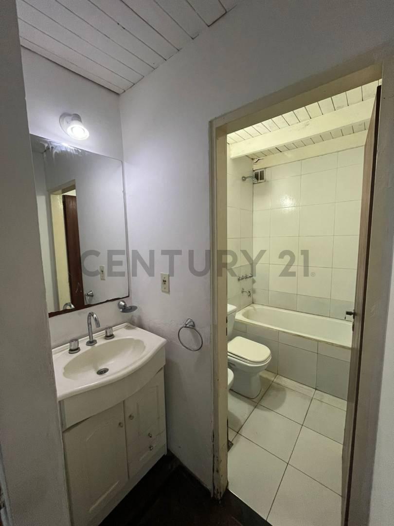 .Casa venta de 2 dormitorios en venta en Gonnet. Calle 496 entre 6 y 7.