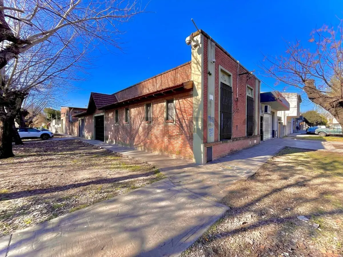 Propiedad MULTIDESTINO. 527 entre 116 y 117  Tolosa. Casa y GALPÓN / LOFT/DEPOSITO. 2