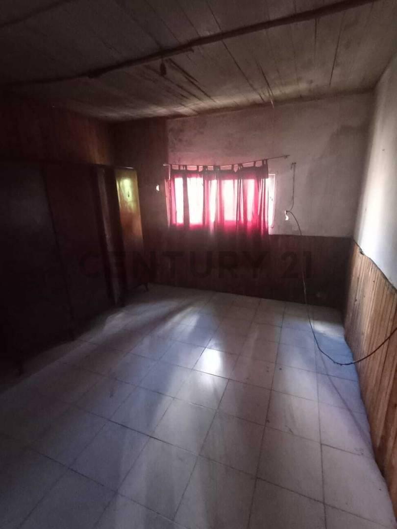 Foto de 117 entre 34 y 35. Casa de 2 dormitorios a reciclar en venta en La Plata, imagen 2