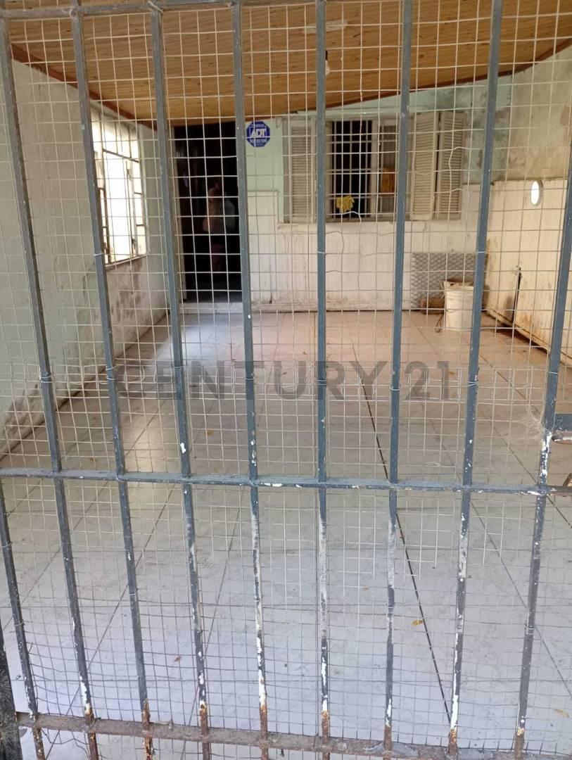 Foto de 117 entre 34 y 35. Casa de 2 dormitorios a reciclar en venta en La Plata, imagen 1
