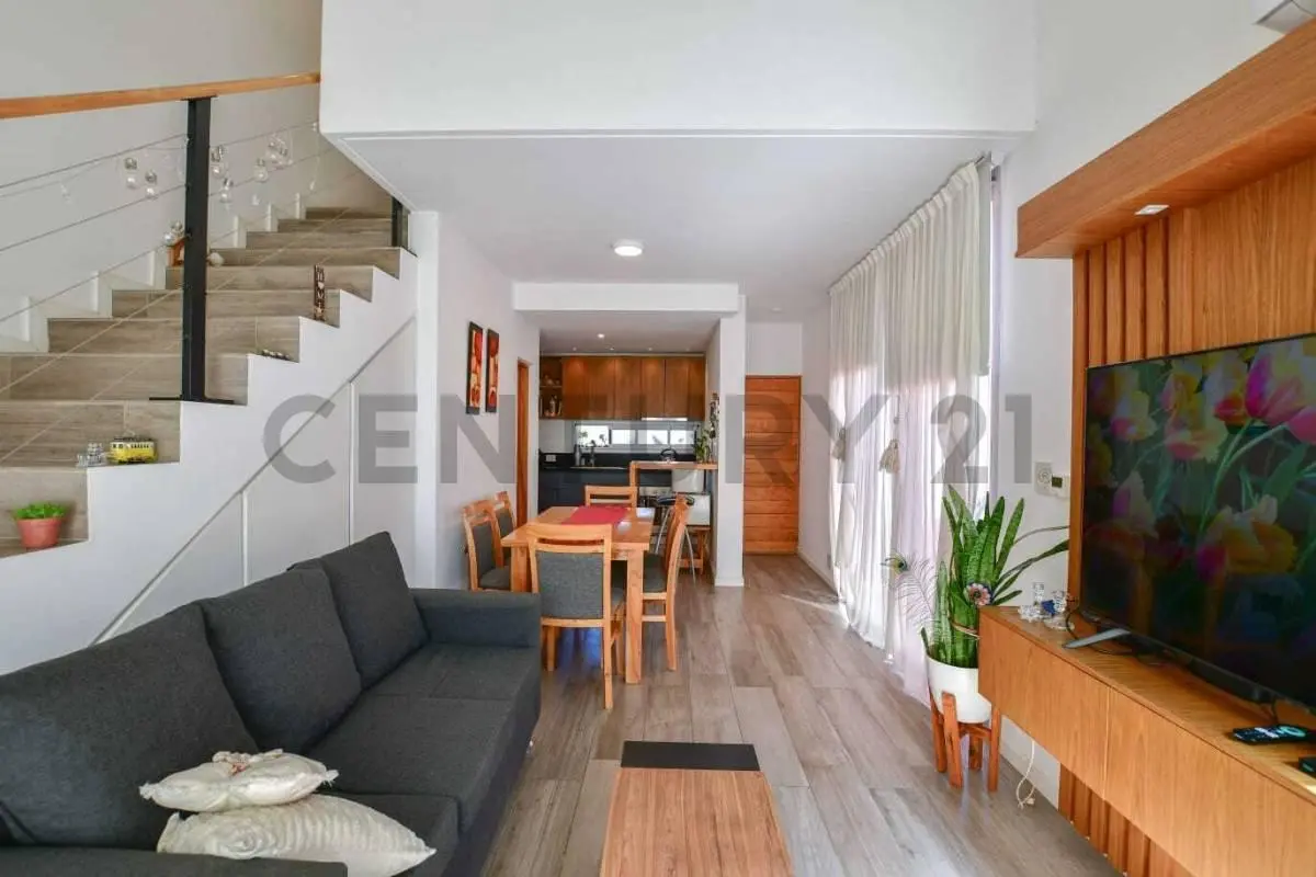 Duplex en alquiler en complejo 467 entre 21 y Cno. Gral. Belgrano. City Bell. SUM y Pileta-  Dos dor 5