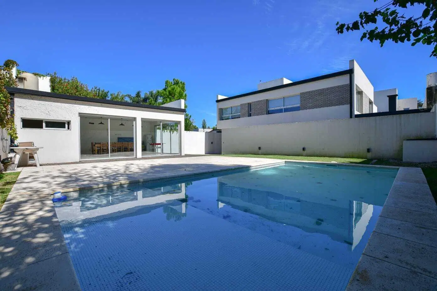 Duplex en alquiler . Complejo 467 entre 21 y Cno. Gral. Belgrano City Bell. SUM y Pileta-  Dos dormi 2