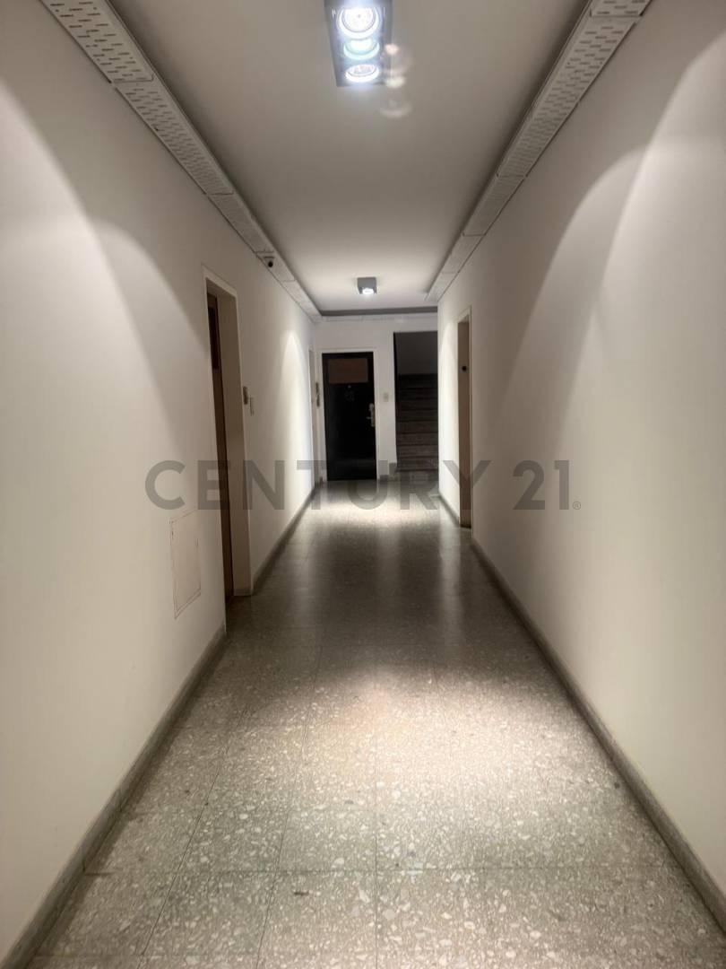 Oficina en venta. Calle 48 entre 5 y  6.