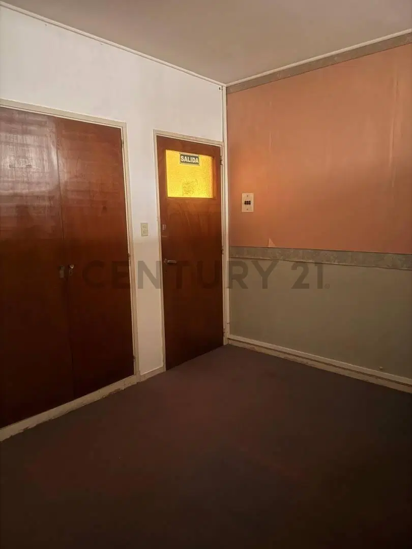 Oficina en venta. Calle 48 entre 5 y  6. 5