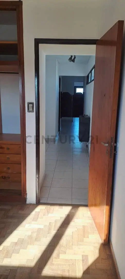 66 entre 3 y 4. Departamento en Venta 2 dormitorios con cochera 3