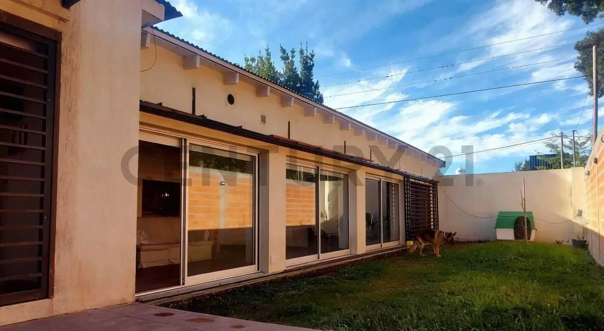 134 entre 428 y 429. Casa en Venta 3 dorm. Villa Elisa. 4