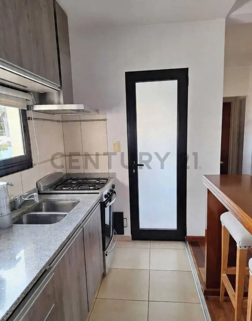 21  entre 32 y 33, La Plata. Departamento de 2 dormitorios con  cochera en venta. 4