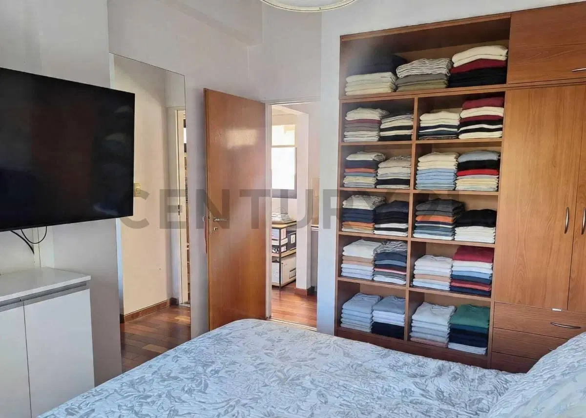 21  entre 32 y 33, La Plata. Departamento de 2 dormitorios con  cochera en venta. 3