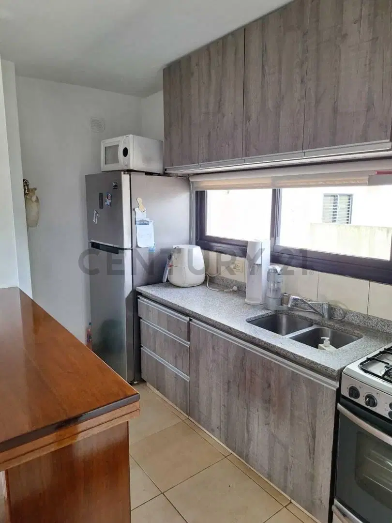 21  entre 32 y 33, La Plata. Departamento de 2 dormitorios con  cochera en venta. 2