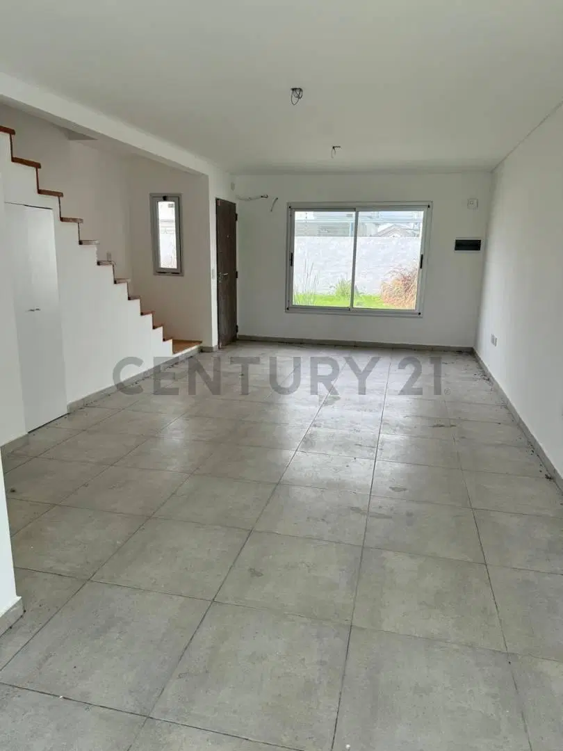 9 entre 504 y 505, M.B.Gonnet. Dúplex en venta en Complejo Cerrado Magnolia 5