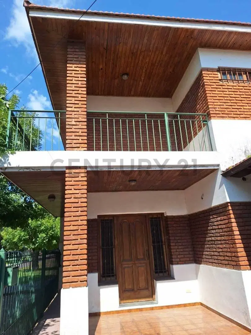476 entre 8 y 9. Casa de 3 dormitorios en venta en City Bell 2