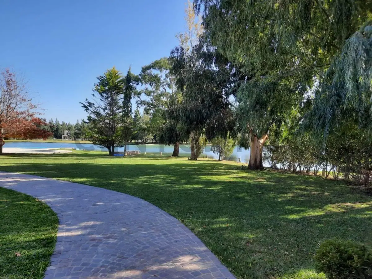 LOTE 279 EN MIRALAGOS II. EN VENTA 2